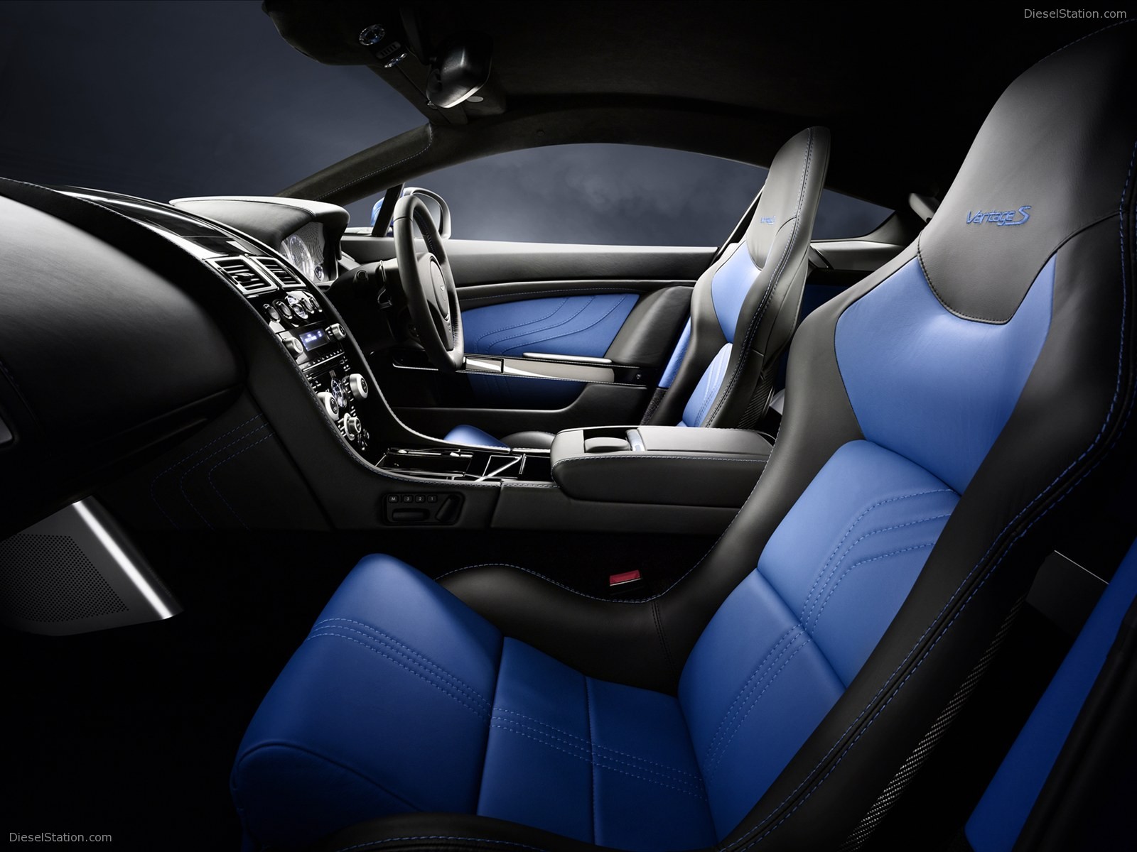 Aston Martin V8 Vantage S 2011
